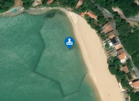 Satellite image of GRANDE RETENUE - PLAGE OUEST