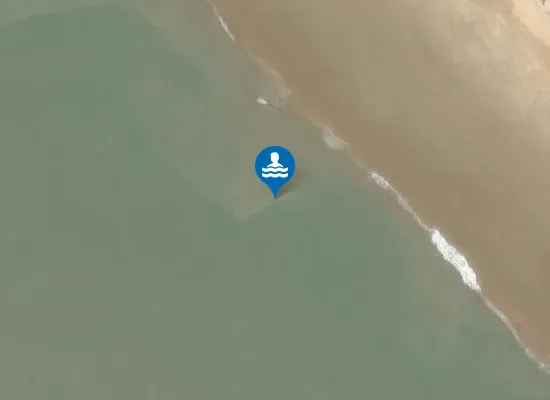 Satellite image of PLAGE LES COMBOTS
