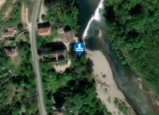 Satellite image of LE ROC TOMBE