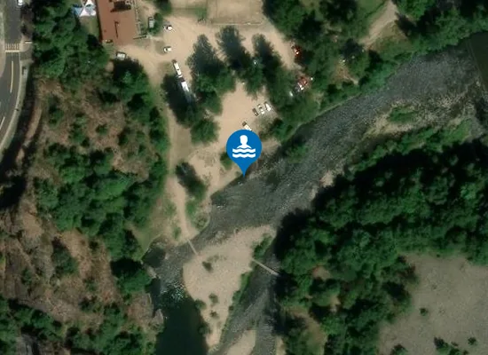Satellite image of ALLIER RIVE GAUCHE BASE CANOE