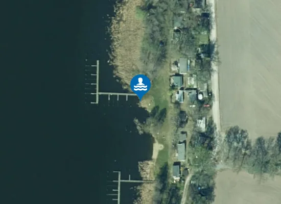 Satellite image of GLOWER SEE LEISSNITZ OT GLOWE