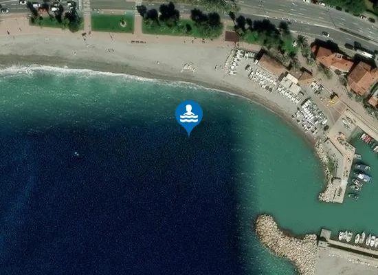 Satellite image of DE L'ENTREE DU PORT