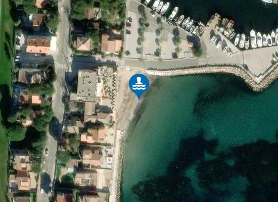 Satellite image of LA POTINIERE (PORT)