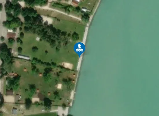 Satellite image of BALATON BALATONALMADI-KAPTALANFURED SIRALY UTCAI KIS STRAND