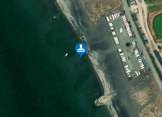 Satellite image of 400 MT DX FOCE FIUME MARTA