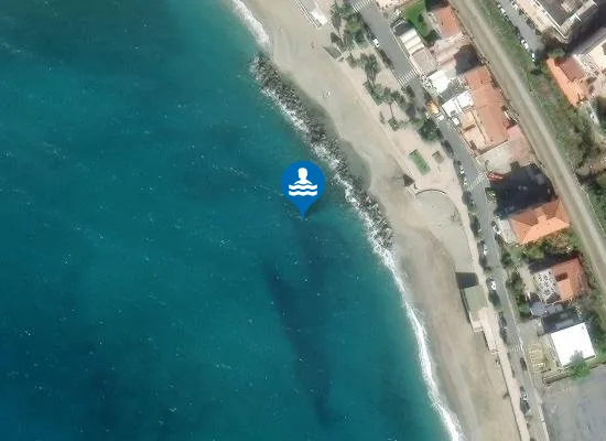 Satellite image of 100 MT SX T. DI MARE L.TA` CAPO TIRONE