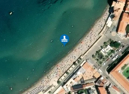 Satellite image of 50 M OVEST INIZIO LUNGOMARE PIAZZA COLOM