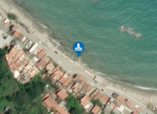 Satellite image of ACQUALADRONI PIAZZETTA VIA LUNGOMARE