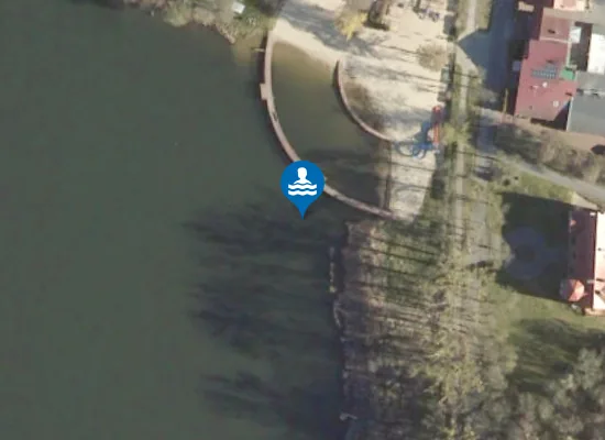 Satellite image of KĄPIELISKO PRZY JEZIORZE SIEKIERA W SZAMOCINIE