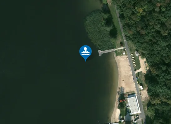 Satellite image of Kąpielisko Krzyżowniki na Jeziorze Kierskim w Krzyżownikach