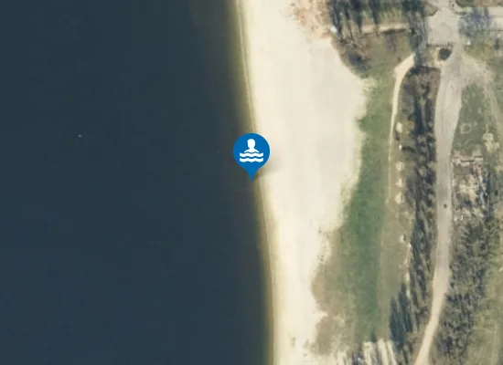 Satellite image of KĄPIELISKO NAD JEZIOREM PAKOSKIM W JANIKOWIE