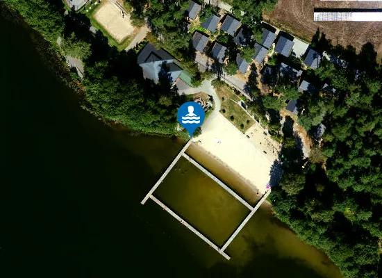 Satellite image of Kąpielisko nad jeziorem Osuszyno przylegające do Kompleksu Wypoczynkowego Szarlota