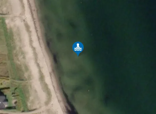 Satellite image of Høll strand