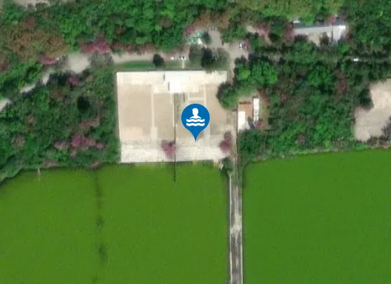 Satellite image of Men
