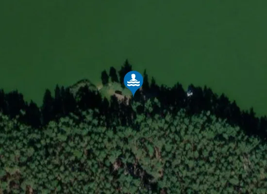Satellite image of Komárovský rybník – pláž Peklo