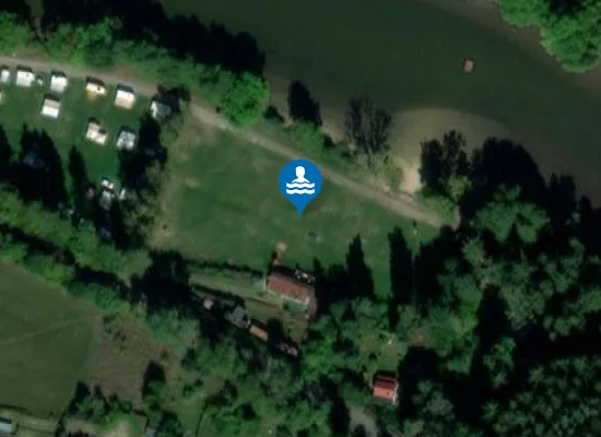 Satellite image of Pláž Drhlenský rybník