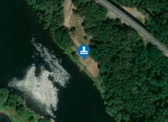 Satellite image of Praia fluvial de Santa Mariña