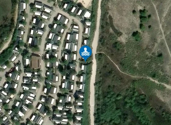 Satellite image of Accès plage