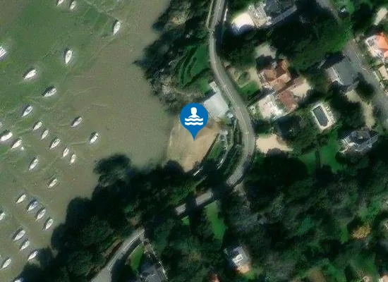 Satellite image of Plage de l'Anse aux Lapins