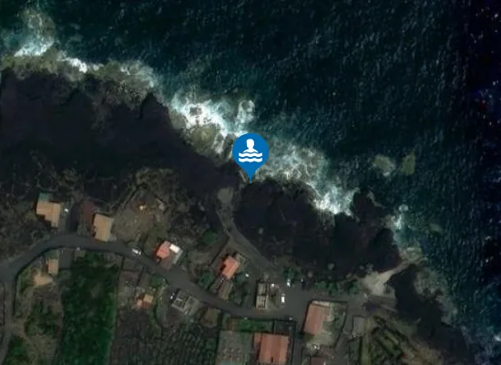 Satellite image of Piscina Natural do Cabrito