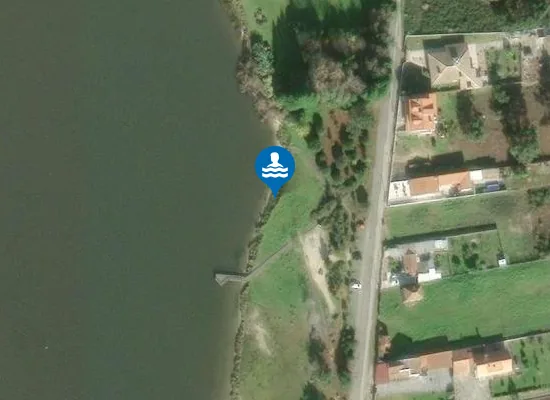 Satellite image of Praia fluvial da Azurreira