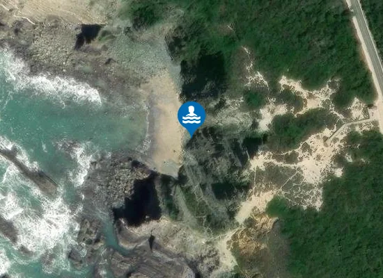 Satellite image of Praia da Baía da Arquinha