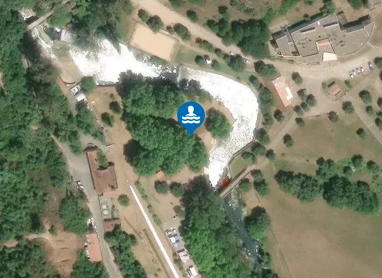 Satellite image of Praia Fluvial dos Olhos d'Água do Alviela