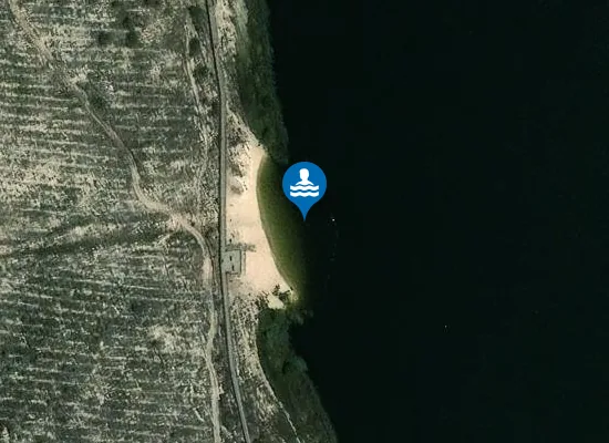 Satellite image of Lagoa da Ervedeira (praia a oeste)