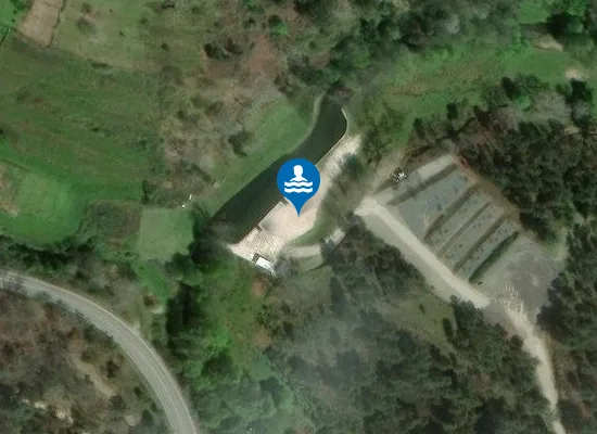 Satellite image of Praia Fluvial de Andrães (Areia)