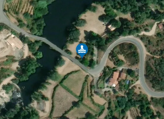 Satellite image of Praia Fluvial de Ferreirós do Dão