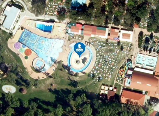 Satellite image of Ostrov s vodnou atrakciou mečovej fontány