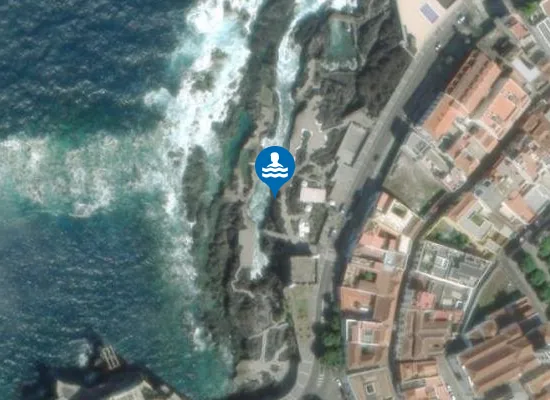 Satellite image of PLAYA PISCINAS NATURALES DE EL CALETON PM1