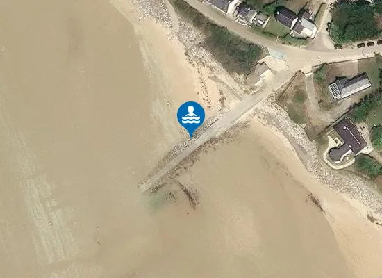 Satellite image of FACE AU POSTE DE SECOURS