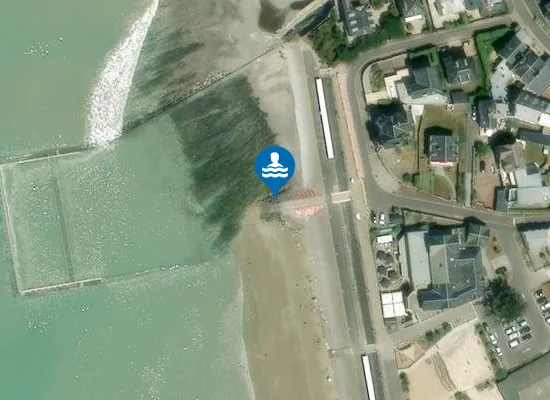 Satellite image of FACE A LA PISCINE