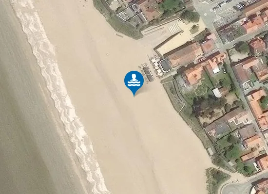 Satellite image of GRANDE PLAGE FACE MAIRIE
