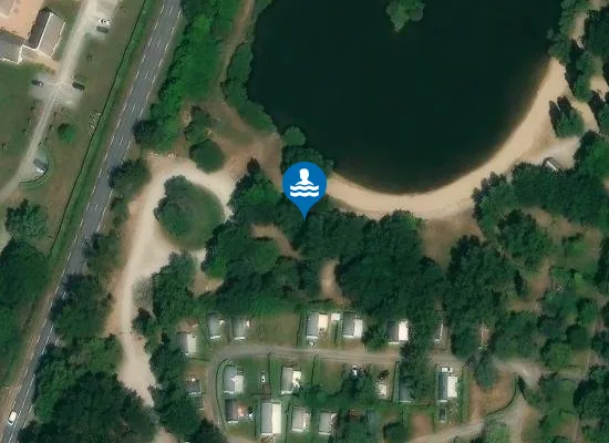 Satellite image of ETANG DES BRIERES DU BOURG