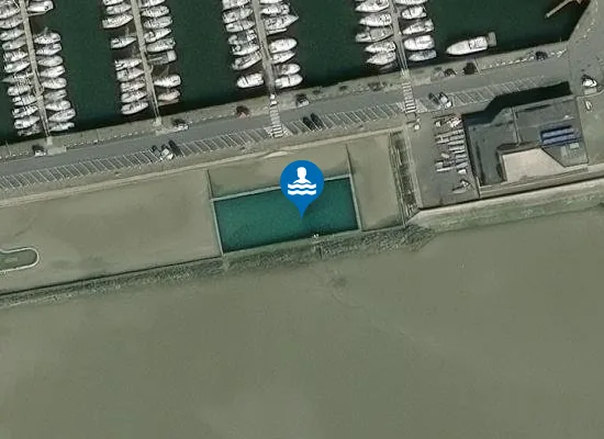 Satellite image of PISCINE DU QUAI